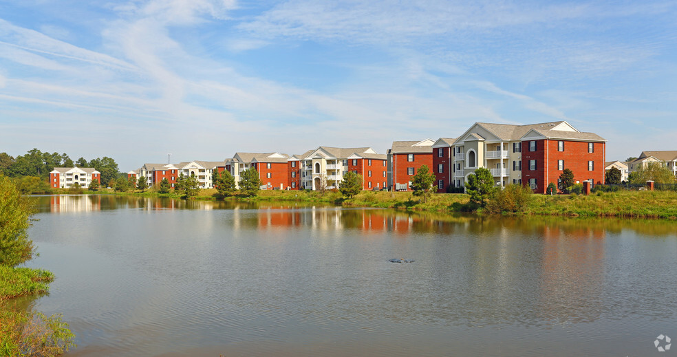 Primary Photo - Woodlake Apartments