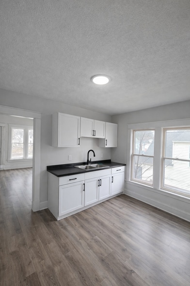 Building Photo - 406 Garfield Ave