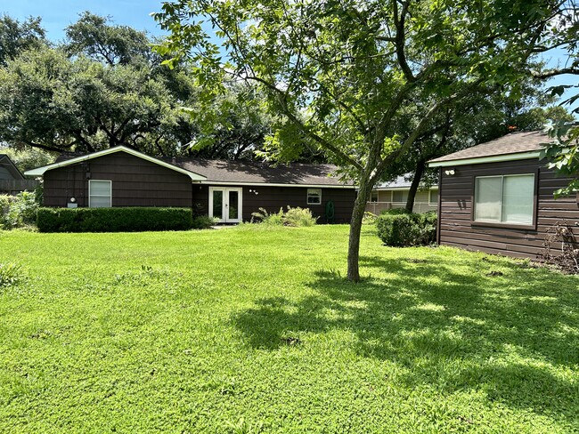 Building Photo - 7214 Sharpview Dr