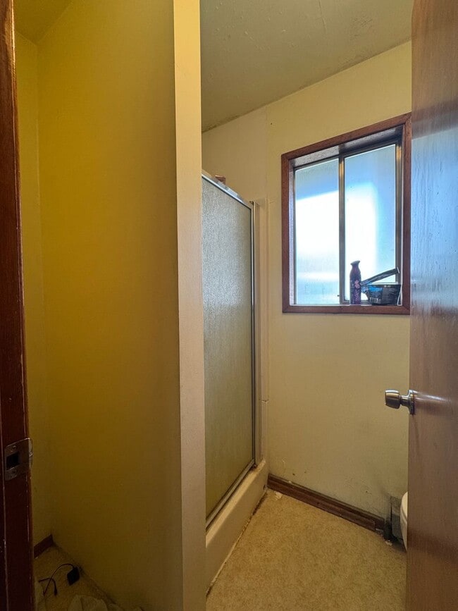 Building Photo - Spacious 5 Bedroom Rental by Park