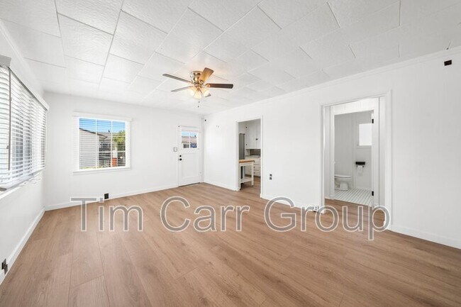 Building Photo - 123 E 18th St