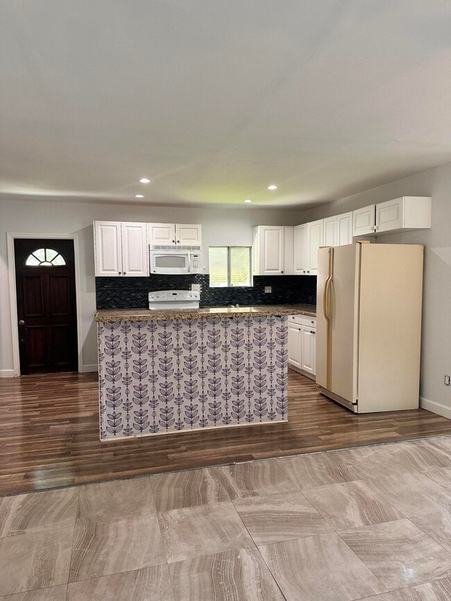 Building Photo - 11898 Cove Pl