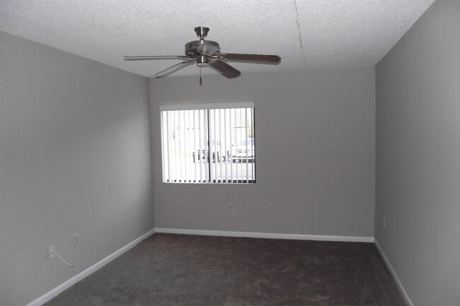 Building Photo - 5293 Vineland Rd