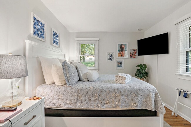 Building Photo - 17035 9th Ave N