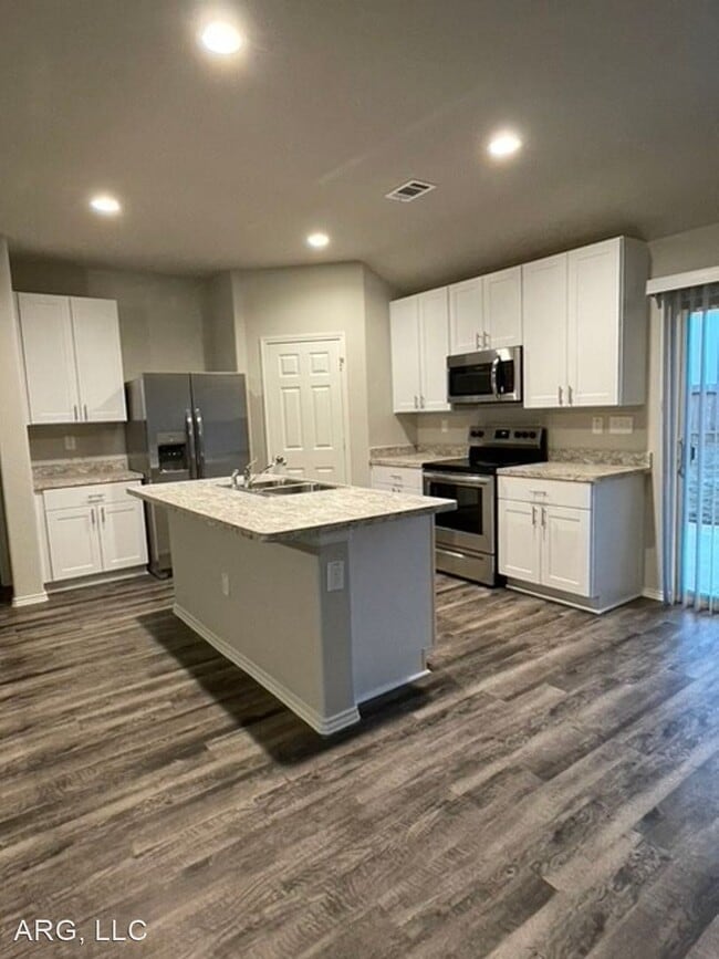 Building Photo - 4 br, 2 bath House - 20839 Acorn Valley Drive