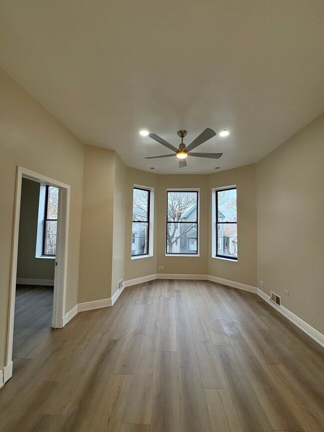 Building Photo - 1628 N Kimball Ave