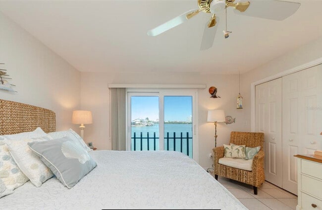 Building Photo - 868 Bayway Blvd