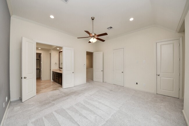 Building Photo - 2061 Fannin Station N