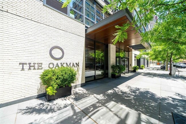 Building Photo - 160 1st St