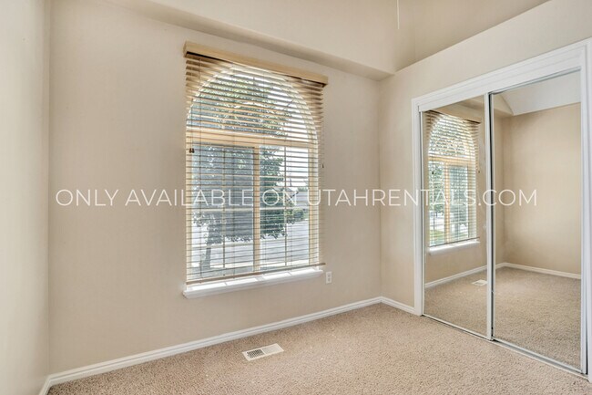 Building Photo - 1152 N 120 W