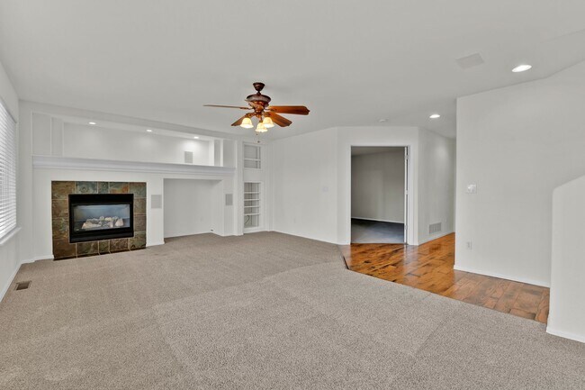 Building Photo - 705 Witchhazel Ct