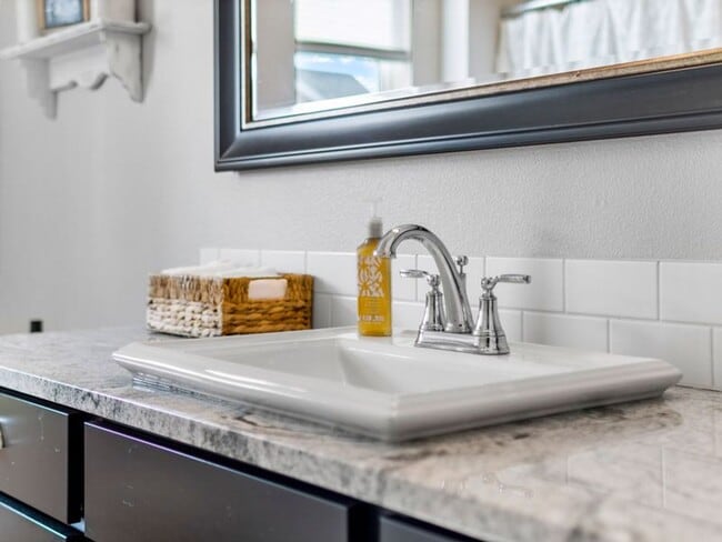 Building Photo - Fully Furnished Luxury 3-Bed, 2-Bath Home ...