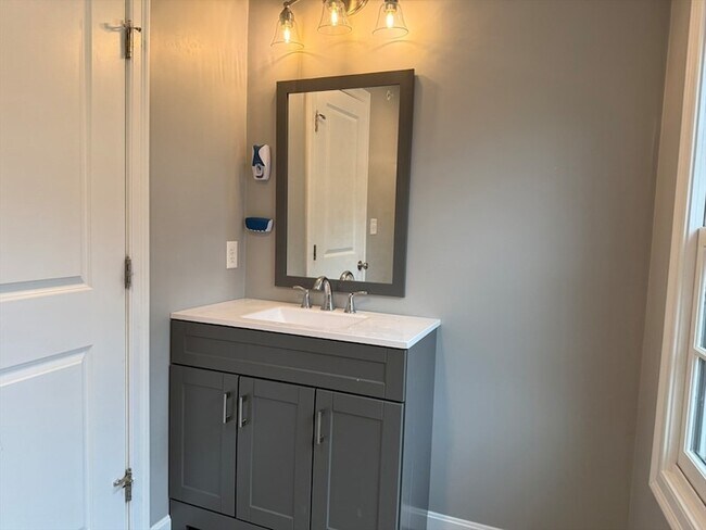 Building Photo - 10 Leyden St