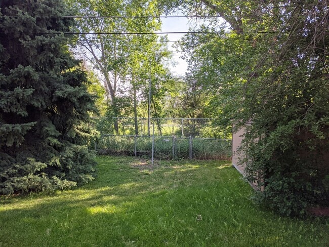 Building Photo - Stunning Ranch Home - Amazing Location - Backs up to Cherry Creek Trail