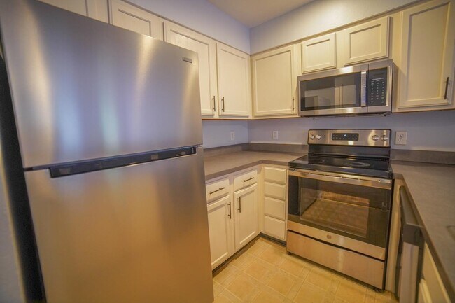 Building Photo - 741 White Dr
