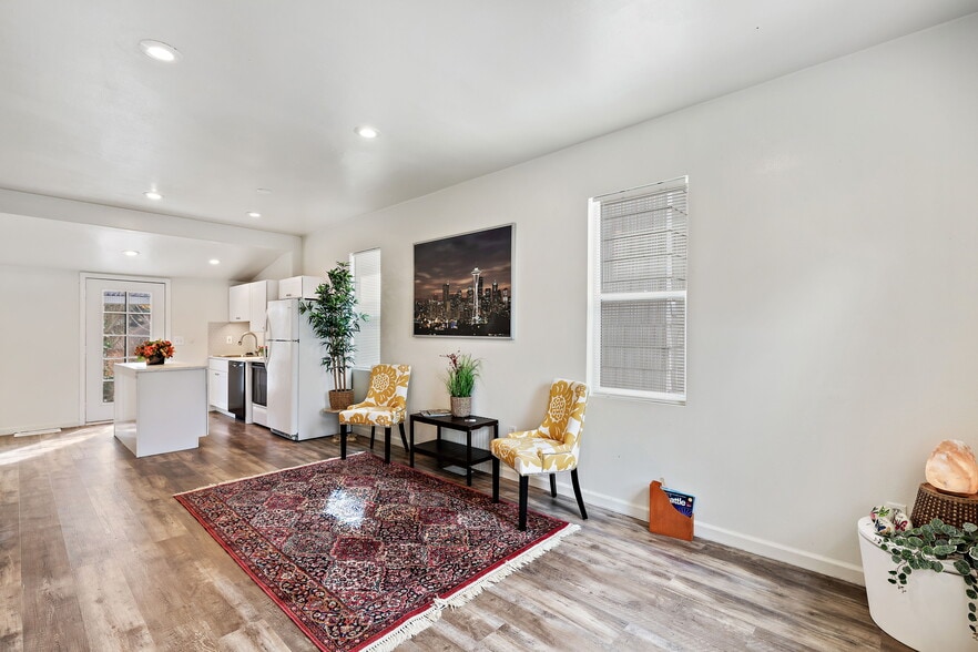 Living Room - 1521 E Spruce St