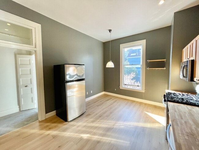 Building Photo - Prime Noe Valley 3Br/1.5Ba Top Floor Flat w/Laundry, Storage – A MUST SEE! PROGRESSIVE