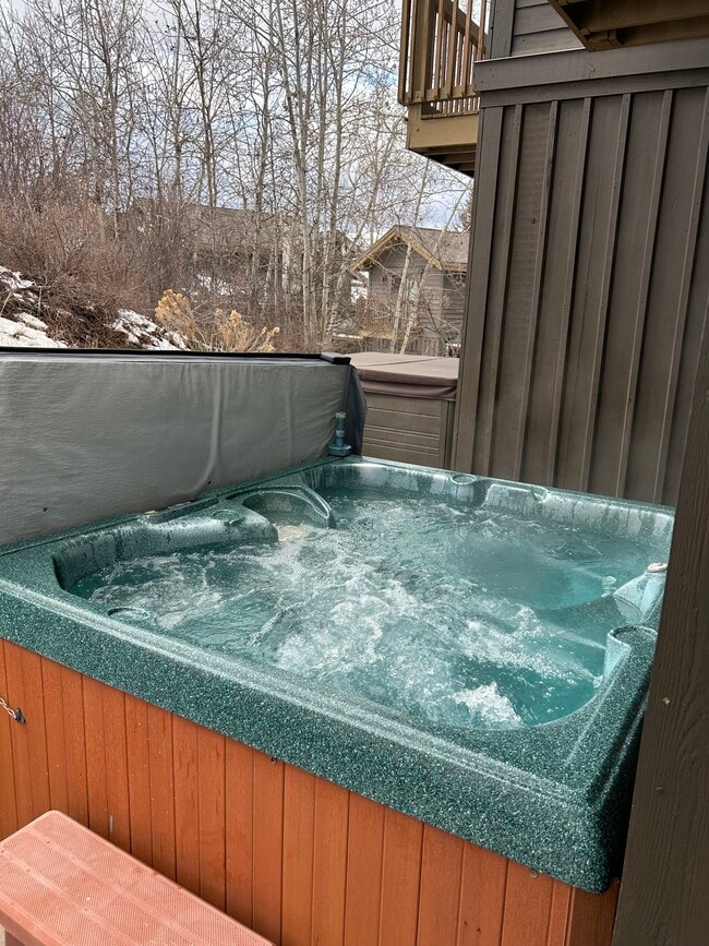 Building Photo - 1975 Paddington Dr