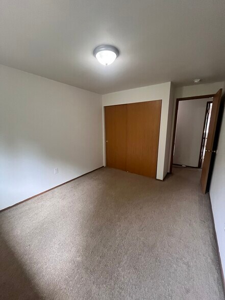 Building Photo - 3809 Maple Ave