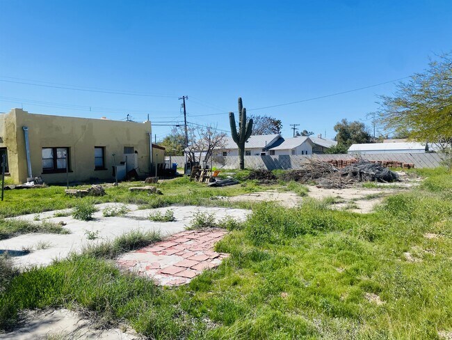 Building Photo - 219 E Blacklidge Dr