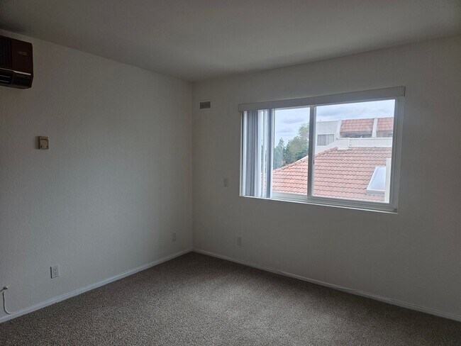 Building Photo - GENESEE - Regency Villas 1 BR Condo, 62+ C...