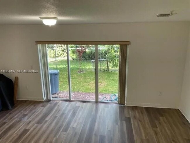 Building Photo - 5411 SW 41st St