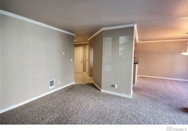 Building Photo - 2 Bed 1 Bath Condo in Remodeled Esplanade ...