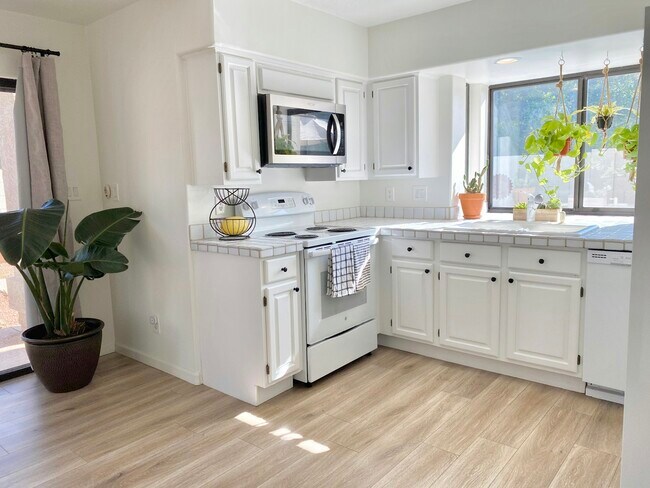 Building Photo - 6713 E Kelton Ln