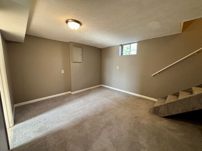 Building Photo - 4120 Orchard Ave