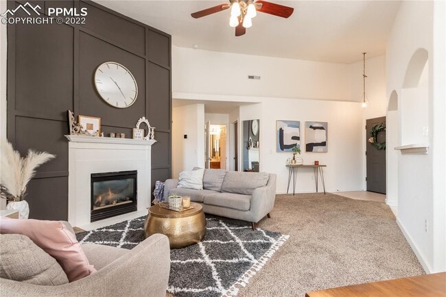 Building Photo - Maintenance free 2 bedroom, 2 full bath condo! Upper unit