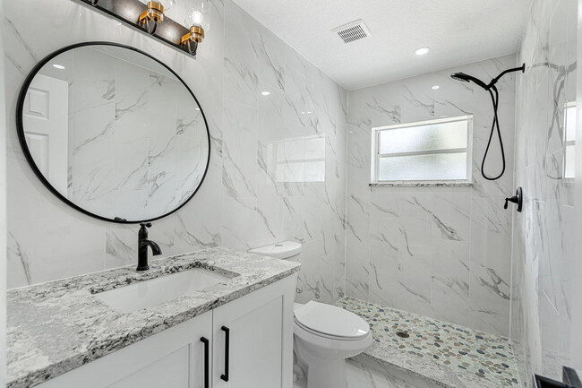 Building Photo - 406 Laurel St