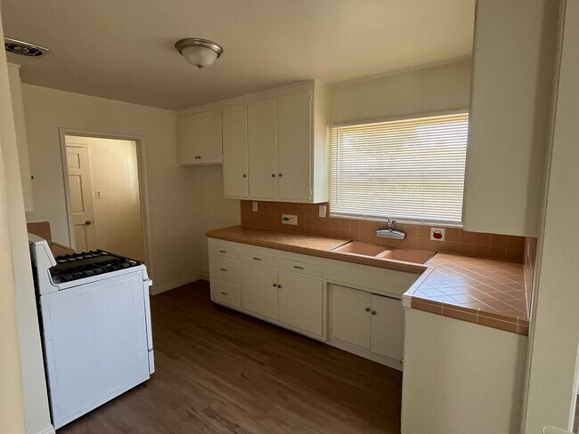 Building Photo - Three bedroom house in Lakewood ready for ...