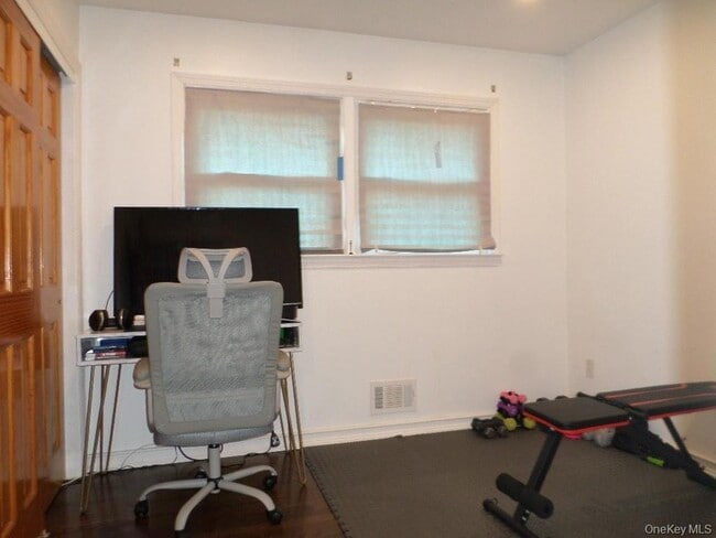 Building Photo - 8 Jodi Ln