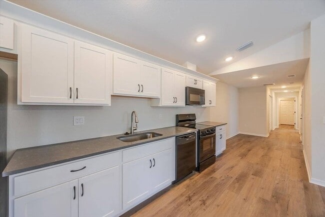 Building Photo - 1164 Fairway Dr