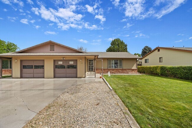 Building Photo - 3 bed, 2 bath