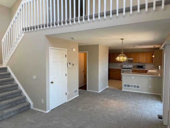 Building Photo - Beautifully refreshed 3-bed, 2.5-bath home in the heart of Highlands Ranch
