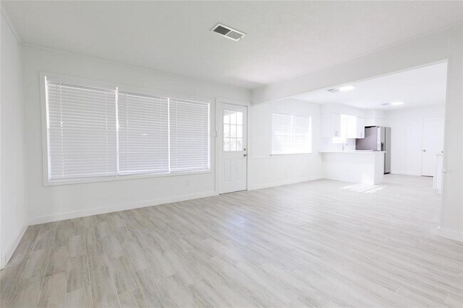 Building Photo - 2510 Straight Creek Dr