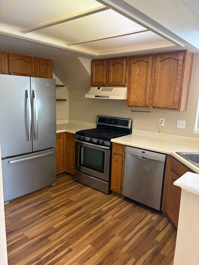 Building Photo - MOVE IN SPECIAL: $500 off your 1st month! ...