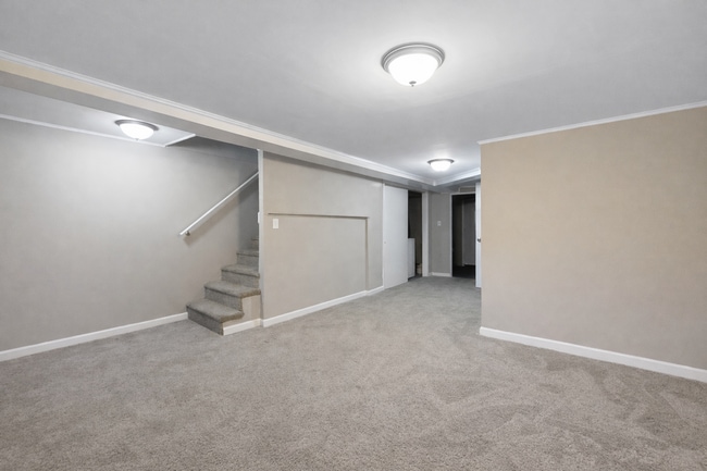 Building Photo - Updated 3BR Home with Bonus Lower-Level Space & Off-Street Parking