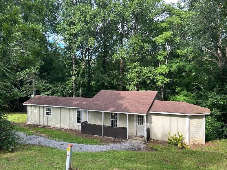 Building Photo - 3504 Fly Rd