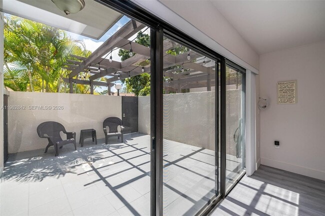 Building Photo - 4702 SW 67th Ave