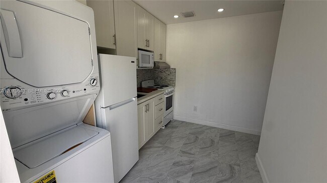 Building Photo - 7804 SW 129th Ct