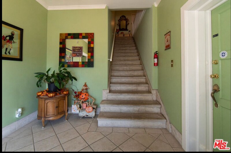 Building Photo - 6250 S Van Ness Ave