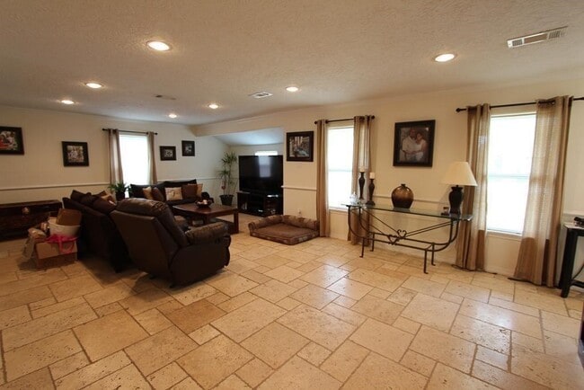 Building Photo - 6517 Sivley St