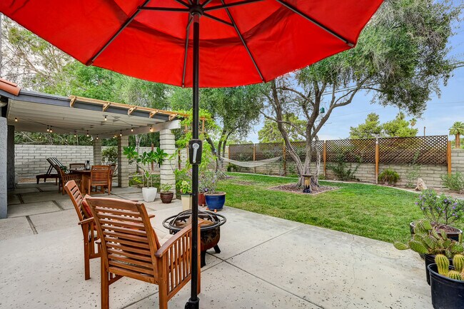 Building Photo - 2400 La Solana Way