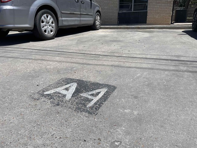 Building Photo - 705 Bustamante St