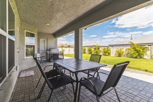 Building Photo - 3715 SW 17th Ave