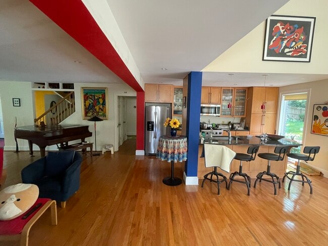 Building Photo - 2354 King Pl NW