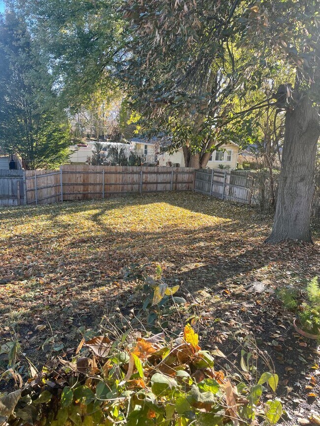 Building Photo - Off the beaten path