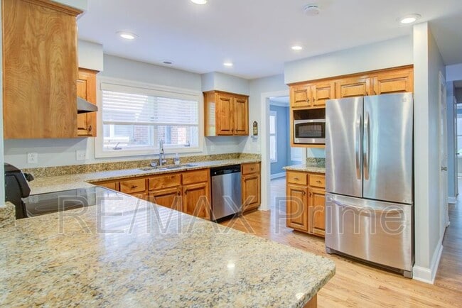 Building Photo - 1229 Llewellyn Ave